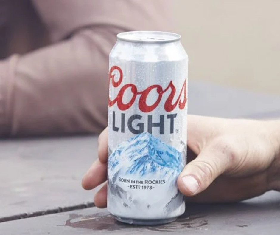 Coors Banquet vs Coors Light - A Comparison of Two Coors Beer Varieties
