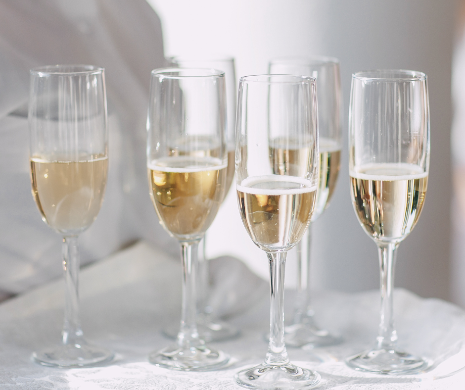 Alcohol Percent of Champagne: Bubbly Facts: Understanding Champagne's Alcohol Content